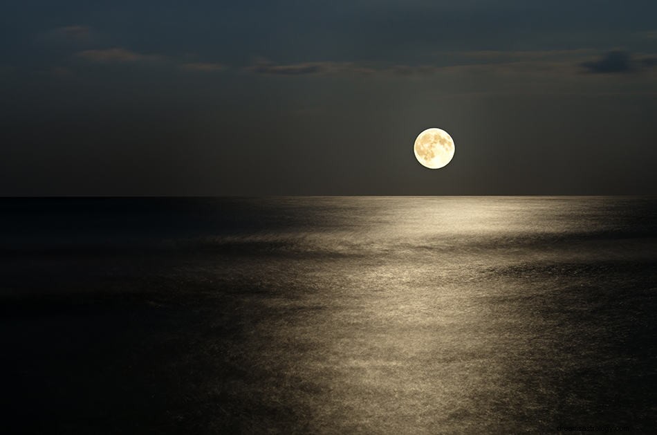 Τι σημαίνει όταν ονειρεύεστε τη Σελήνη; 
