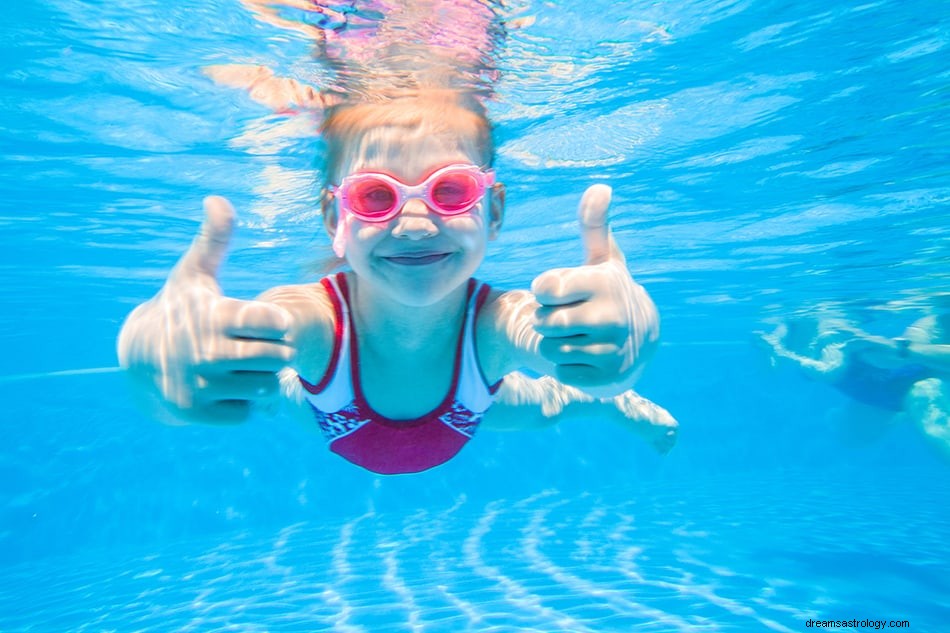 Was bedeutet es, vom Schwimmen zu träumen? 