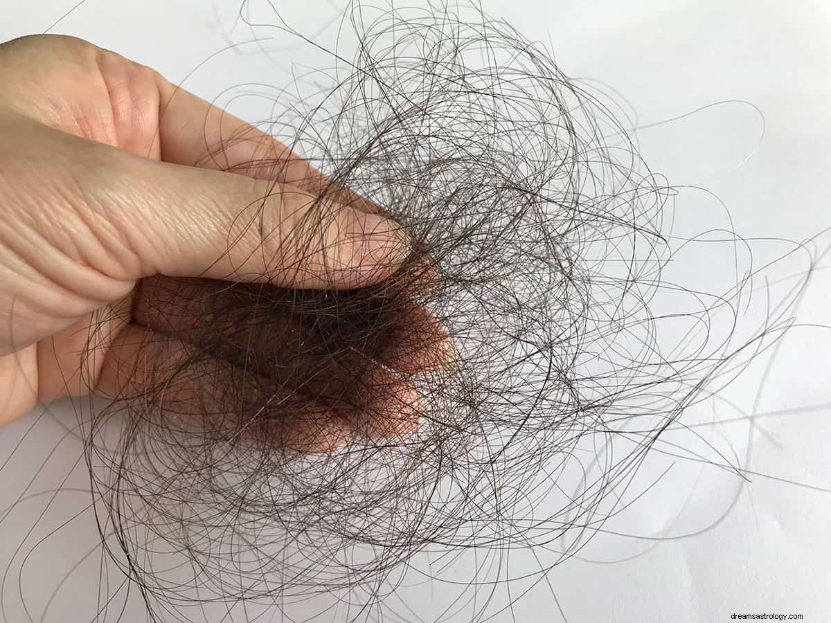 Co to znamená snít o stříhání vlasů? 