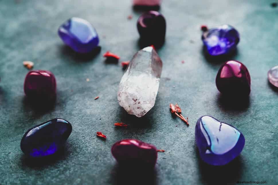 De 6 bästa kristallerna för Stenbocken:Förbättra ditt liv med kraften av mineraler 