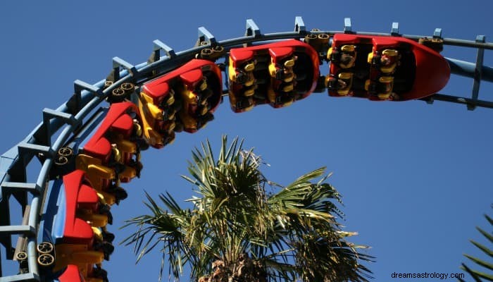 Όνειρο Roller Coaster Έννοια:Μια συναρπαστική βόλτα! 