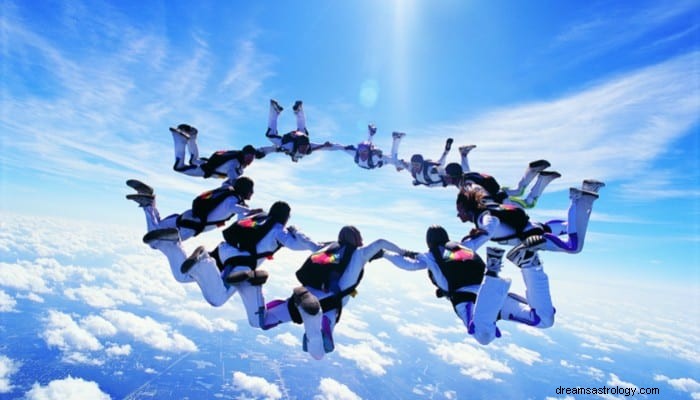 Skydiving Dream Bedeutung:Begrenzte wissenswerte Bedeutungen! 