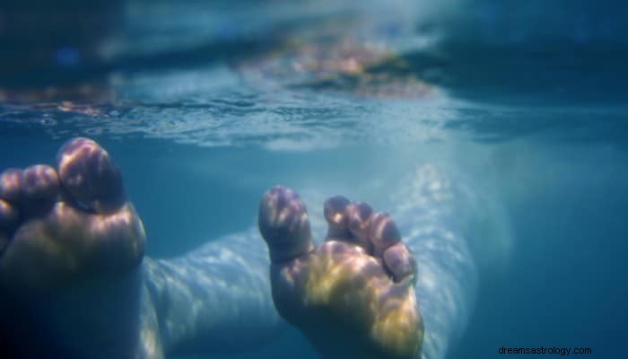 Significado de Soñar con Cadáver en el Agua:Señal de Vivir una Buena Vida 