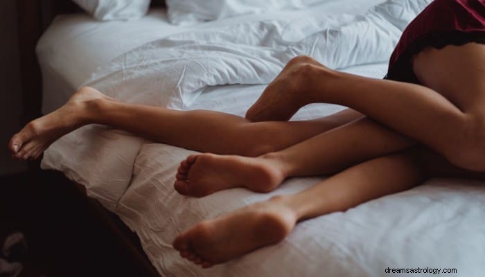 Arti Mimpi Berbaring Di Ranjang Dengan Seseorang :Ada Apa? 