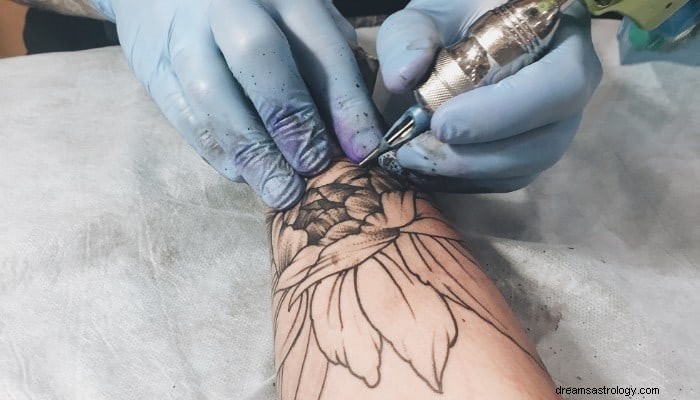 Significado de los sueños con tatuajes:¿Cómo dejar de gustar a alguien? 