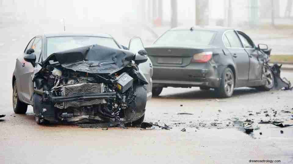 Wakker geworden met een droom over een auto-ongeluk? Dit is wat het betekent [57 soorten] 