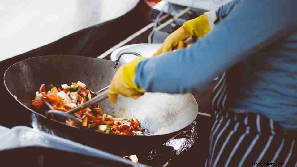 Sogno di cucinare:oltre 170 scenari onirici e il loro significato 