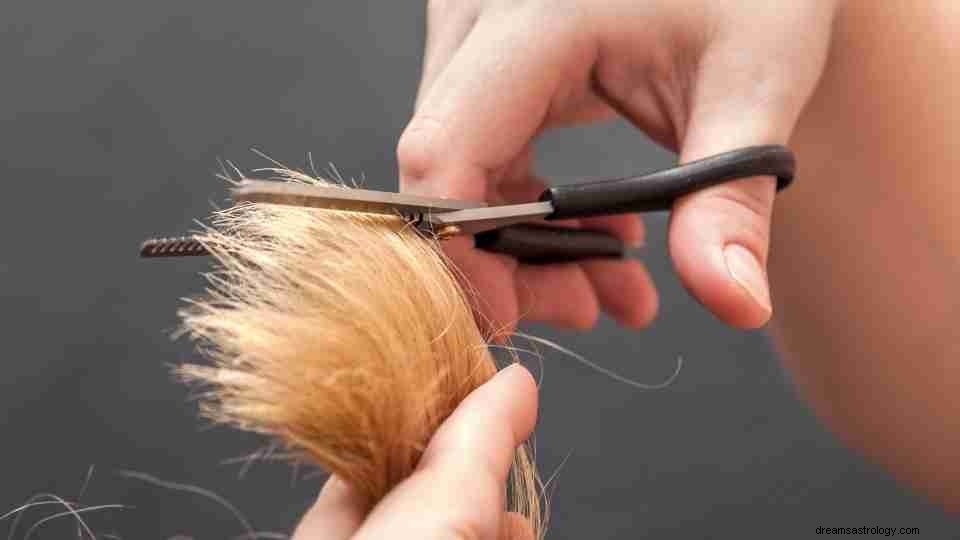 Drøm om at klippe hår:Saboterer nogen dit forhold? 