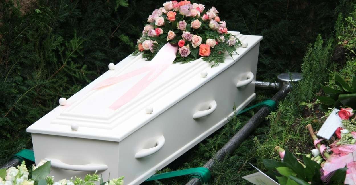 Dream Of Coffin:125 Plots and their Meanings 