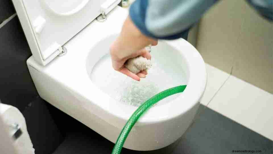 Rêve de toilettes débordantes – 27 façons de le décoder 