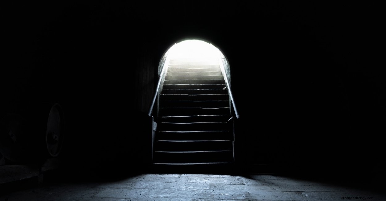 地下室の夢の意味–60シーケンスの影響 