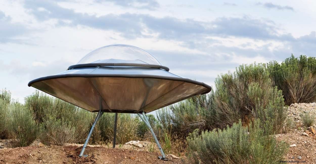 UFO In Dream:52 Plots &Their Meanings 