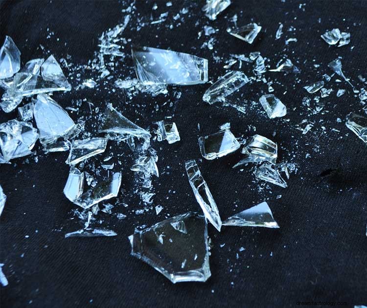 Glas en gebroken glas Droomsymbool Betekenis:
