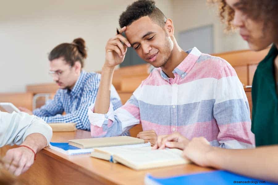 Significato dei sogni di test e compiti scolastici 