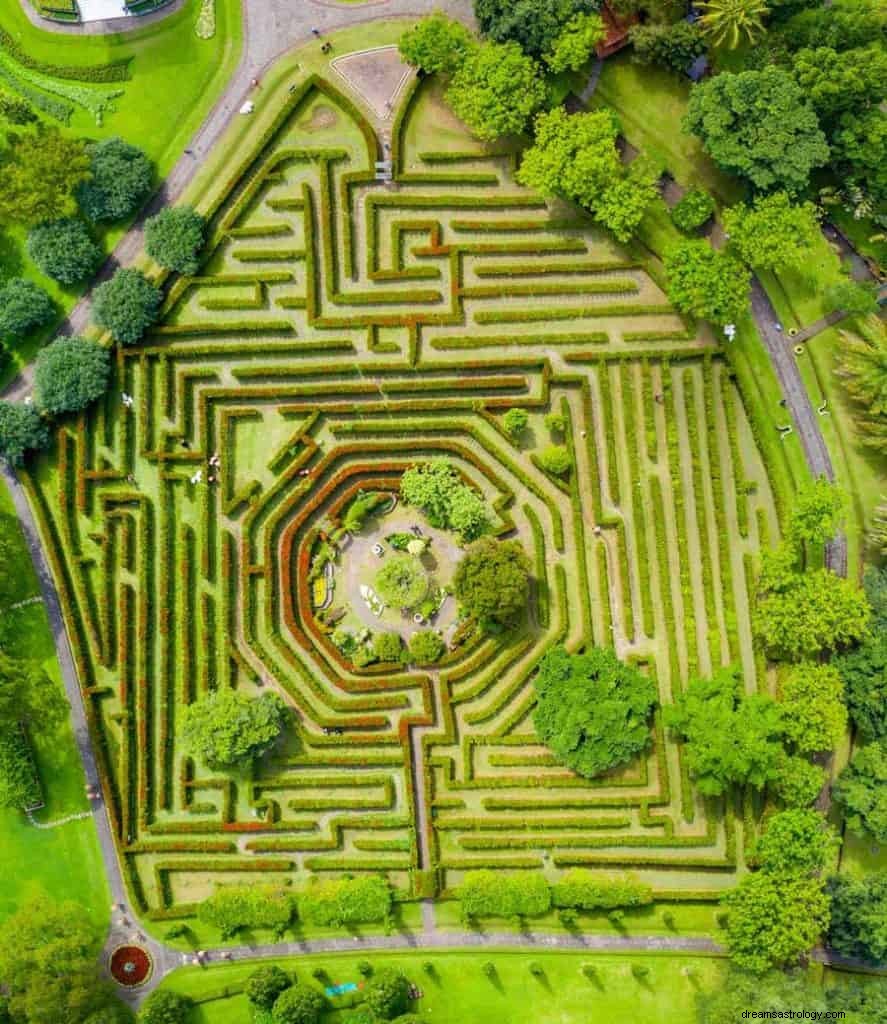 Signification des rêves de labyrinthe ou de labyrinthe 