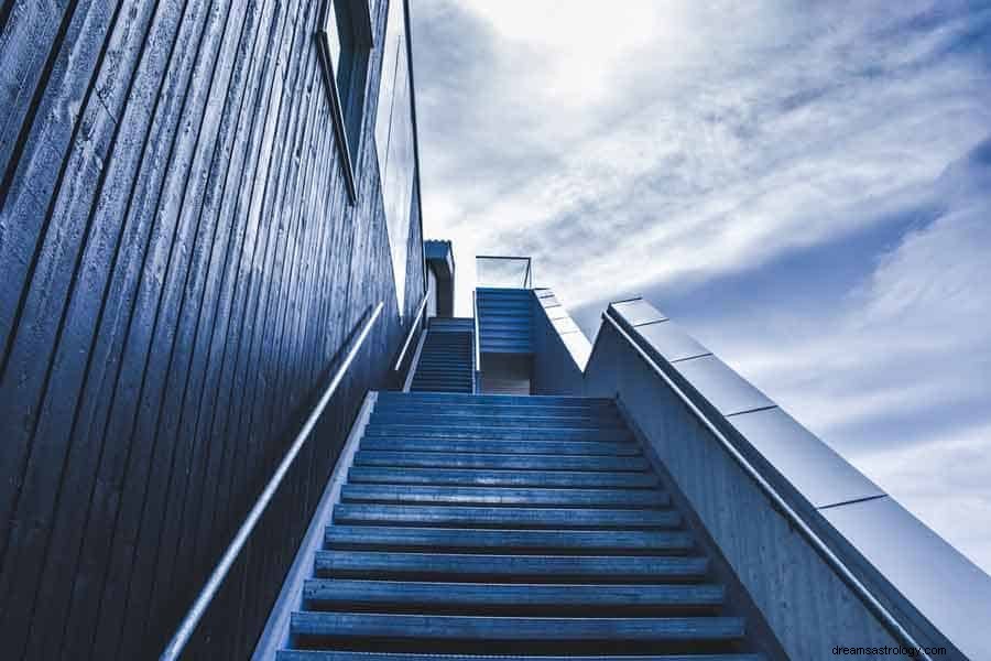 Significado dos sonhos com escadas e escadas 