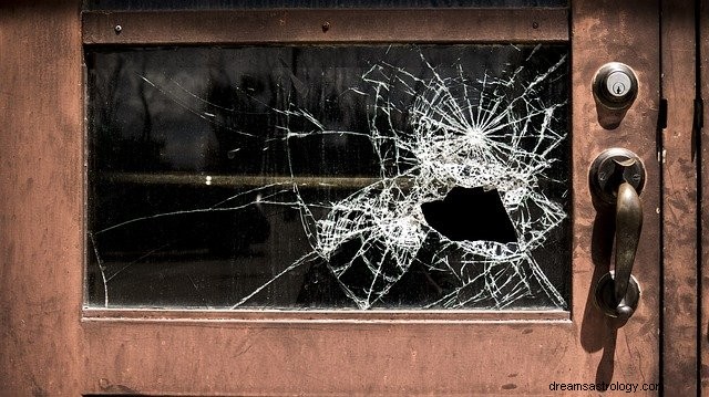 Träume von zerbrochenem Glas – mögliche Bedeutungen