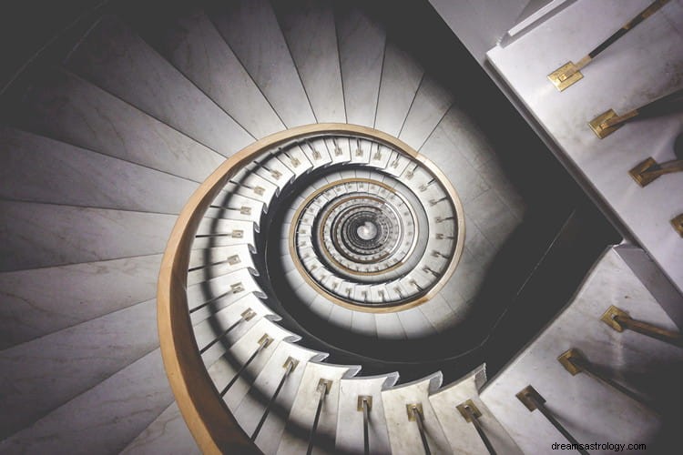 Le vrai sens et la bonne interprétation des rêves d escaliers