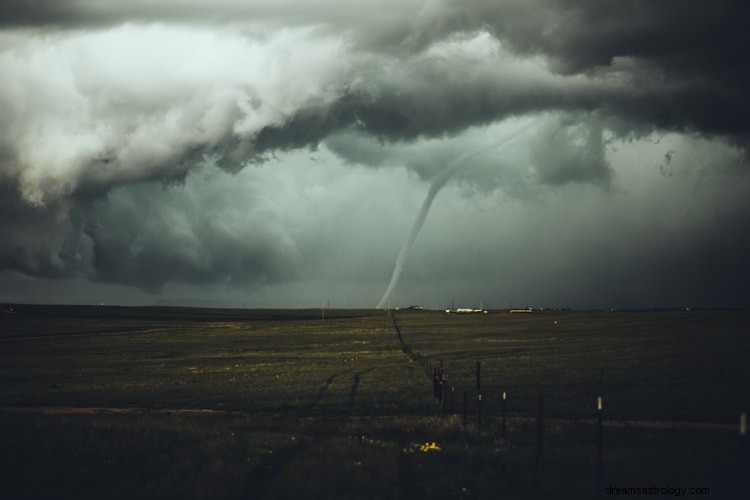 Vad betyder egentligen de läskiga drömmarna om tornados