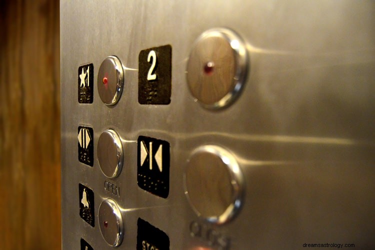 Vero significato e corretta interpretazione dei sogni degli ascensori