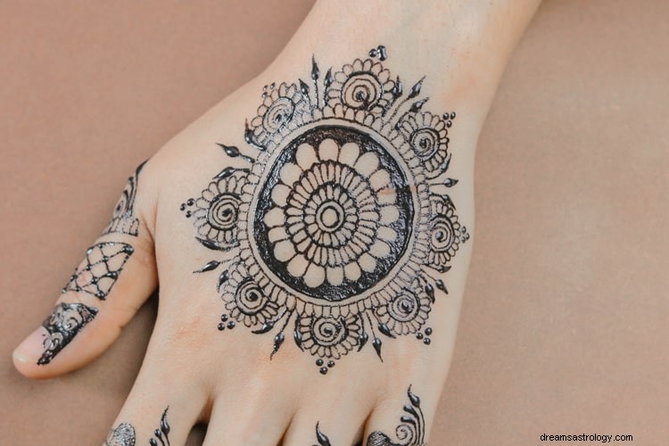 Ware betekenis en juiste interpretatie van dromen over tatoeages