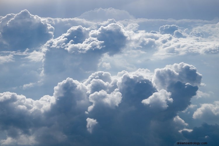 Verdadero significado e interpretación correcta de los sueños con nubes