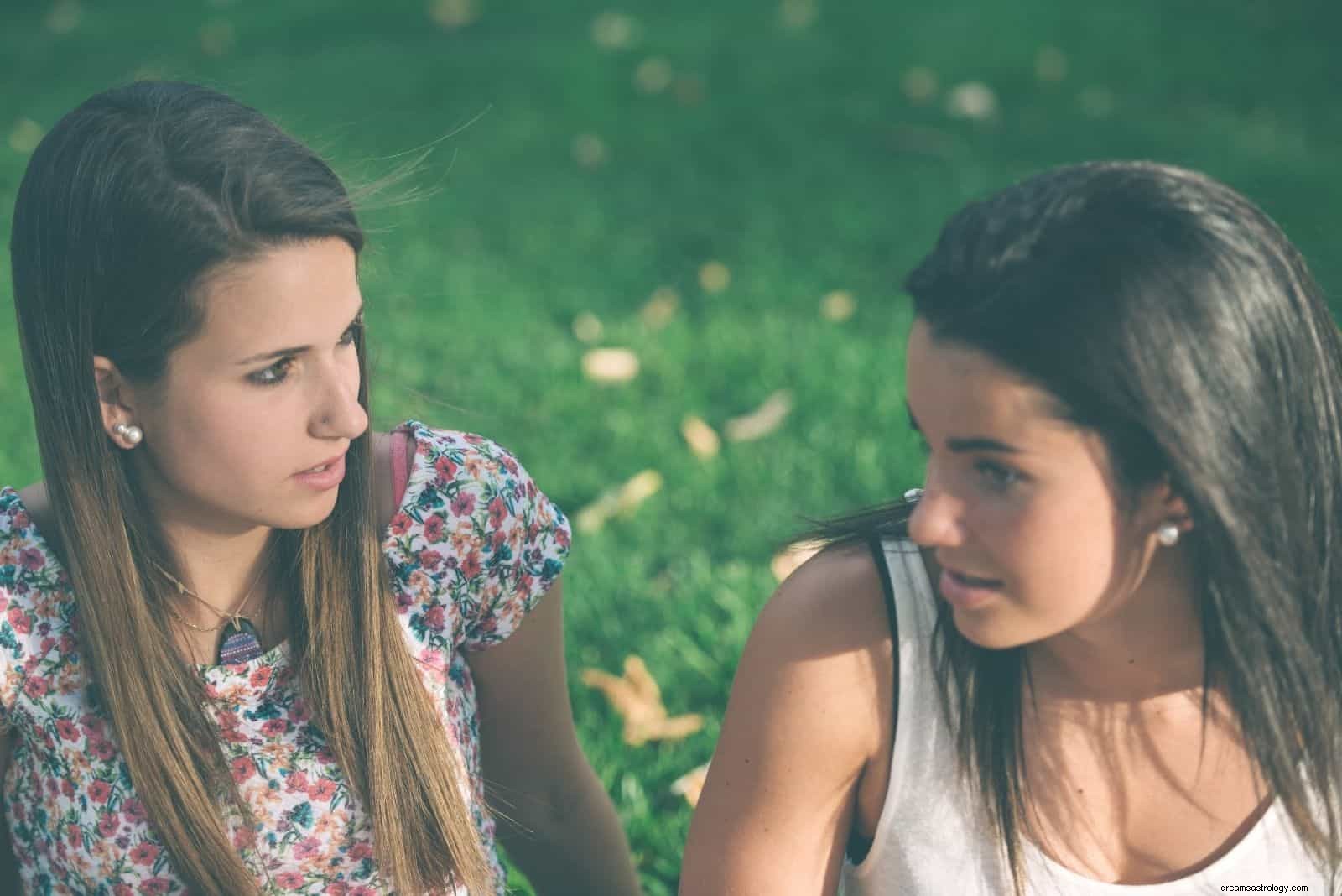 13 věcí, které potřebujete vědět o přátelství Blíženců a Štíra