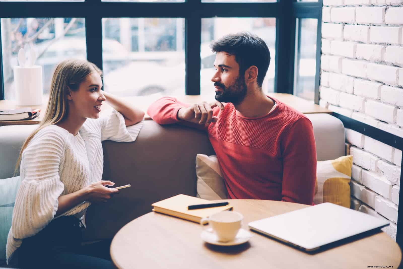 Maagd en Steenbok compatibiliteit in liefde en vriendschap