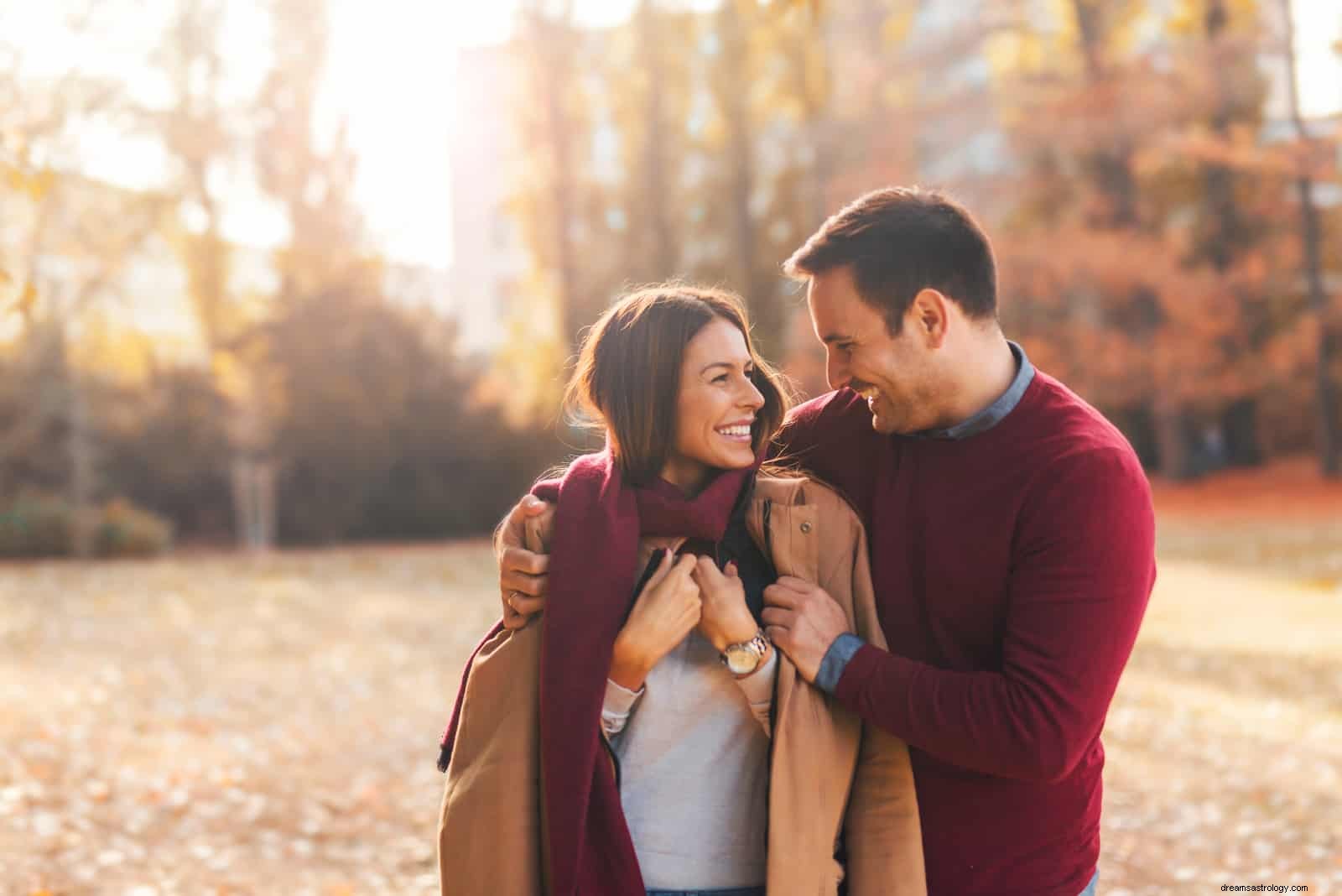 Cómo la compatibilidad con los signos lunares afecta su vida amorosa