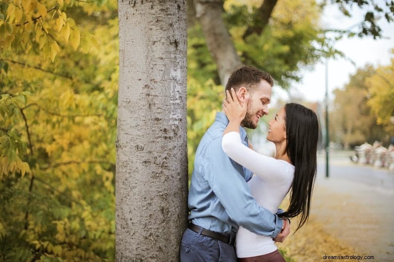 La conexión emocional entre estas 12 parejas del zodíaco es embriagadora