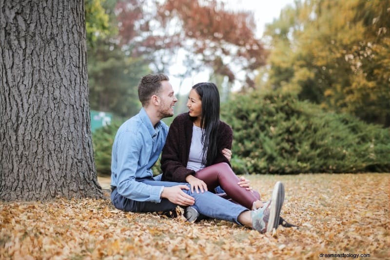 Como saber que seu relacionamento está ficando sério com base em seu signo do zodíaco