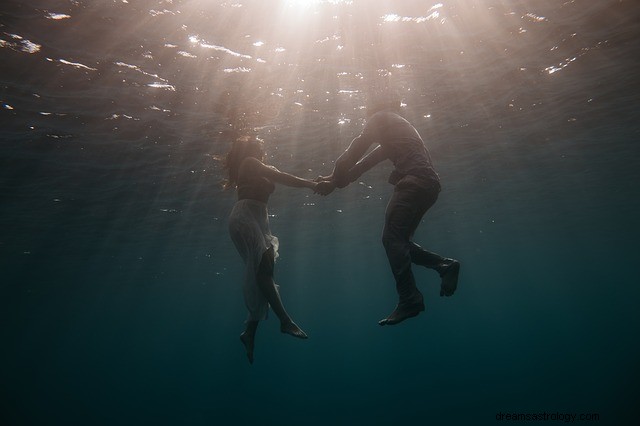 9 sueños comunes sobre nadar y sus significados