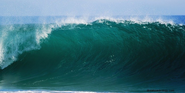 Drømme om store bølger – betydning og fortolkning