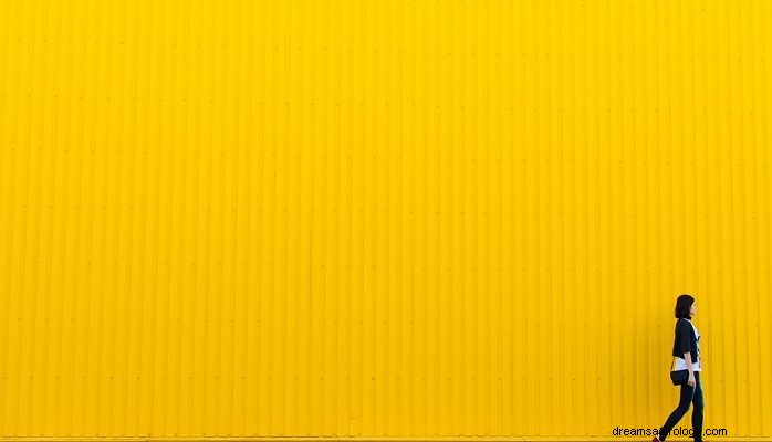 Marzenia o żółtym kolorze – znaczenie i interpretacja