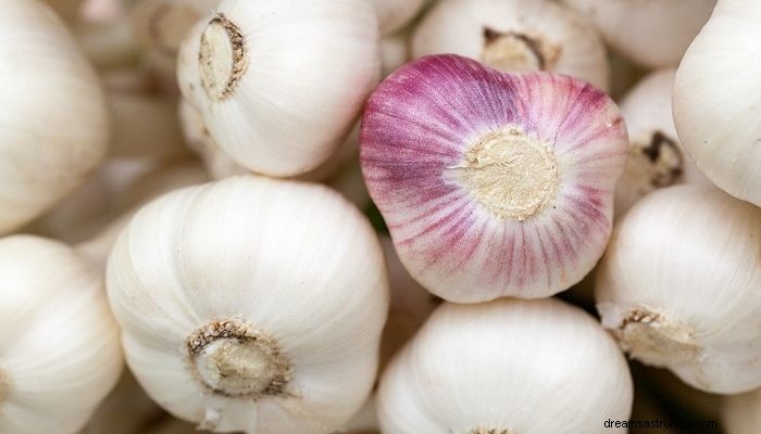 Träume von Knoblauch – Bedeutung und Symbolik