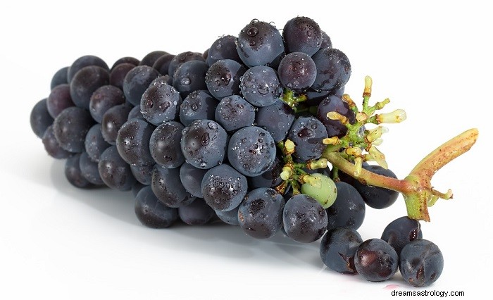 Winogrona we śnie – znaczenie i symbolika