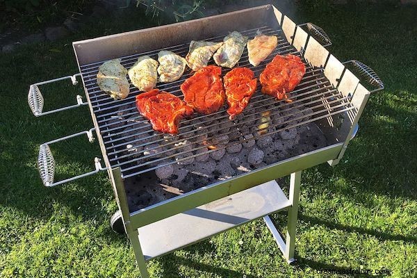 Drømmebetydning av grillmat:Hva symboliserer en grill i en drøm?