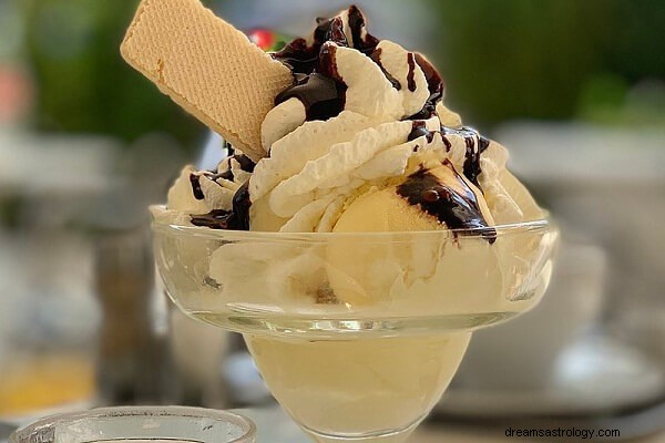 アイスクリームを食べる夢の意味と、アイスクリームが象徴するものとは?