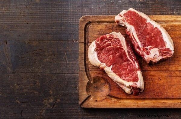 Drøm for å kutte rått kjøtt Betydning:Hva betyr det når du drømmer om å kutte kjøtt?