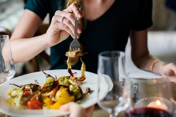 Eten serveren in een droom:laten we de betekenis en interpretatie begrijpen