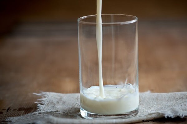 Sueño con leche:comprendamos el significado y la interpretación de los sueños
