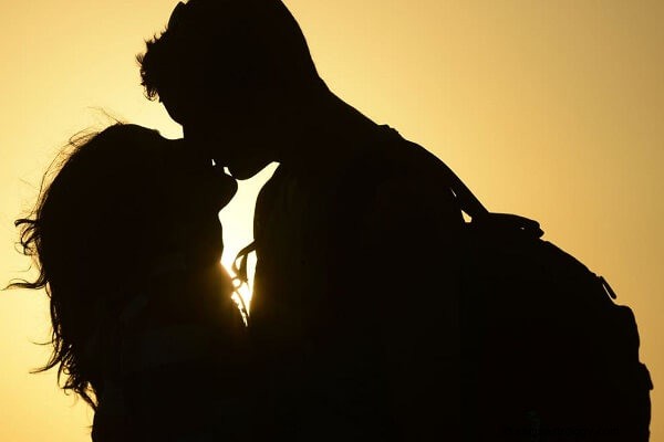 Beijar um estranho em um sonho Significado:o que significa quando você sonha que está beijando alguém?