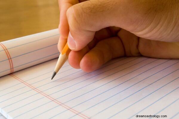 Skrive på papir Drømmebetydning:Hva betyr skriving i en drøm?