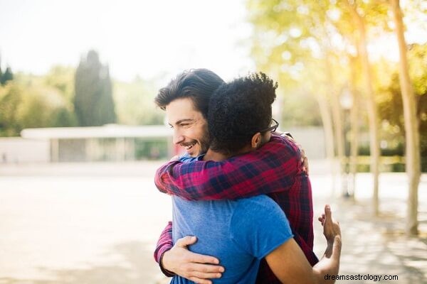 Signification du rêve d embrasser un vieil ami :Faisons l interprétation !