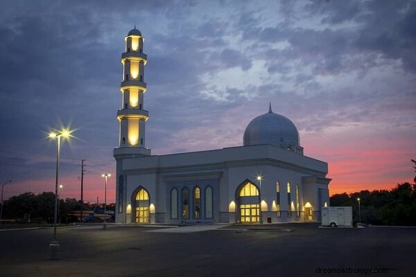 Att besöka moskén i drömmen:vad betyder det? Låt oss förstå innebörd och tolkning