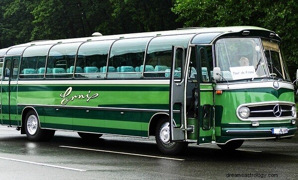 Drömtolkning av att resa i en buss:Låt oss förstå! 