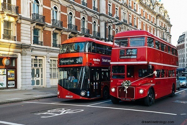 Interpretación de los sueños de viajar en autobús:¡Entendamos! 