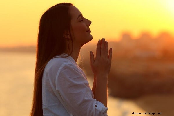 Prier dans mon rêve signifiant :Que signifie rêver que vous priez ?