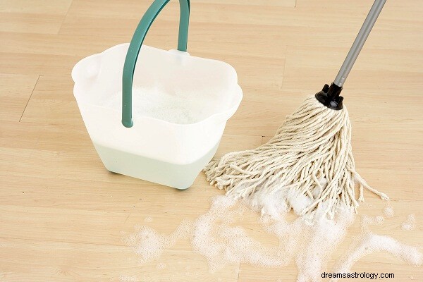 Rengøring af gulvet med vand i Dream:What Dream About Mopping The Floor Means