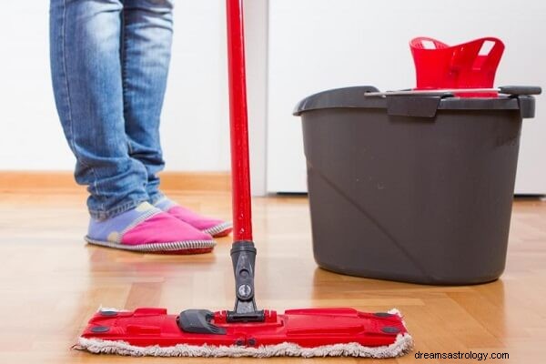 Nettoyer le sol avec de l eau dans Dream :What Dream About Mopping The Floor Means